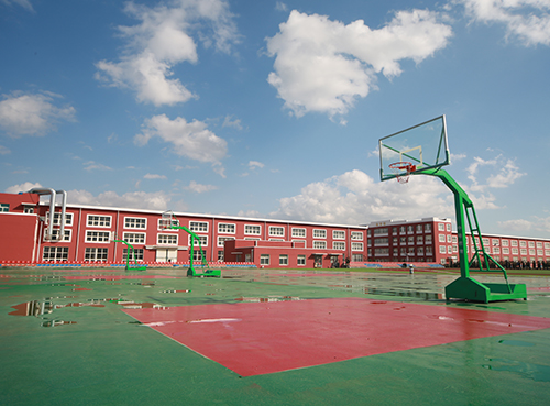 校篮球场